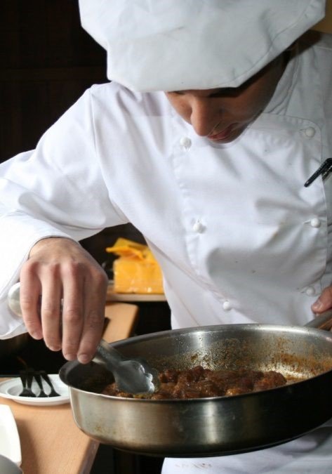 person-dish-food-cooking-kitchen-professional-1021623-pxhere.com_-367196_1080x675